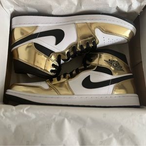 SOLD - Air Jordan 1 Mid SE